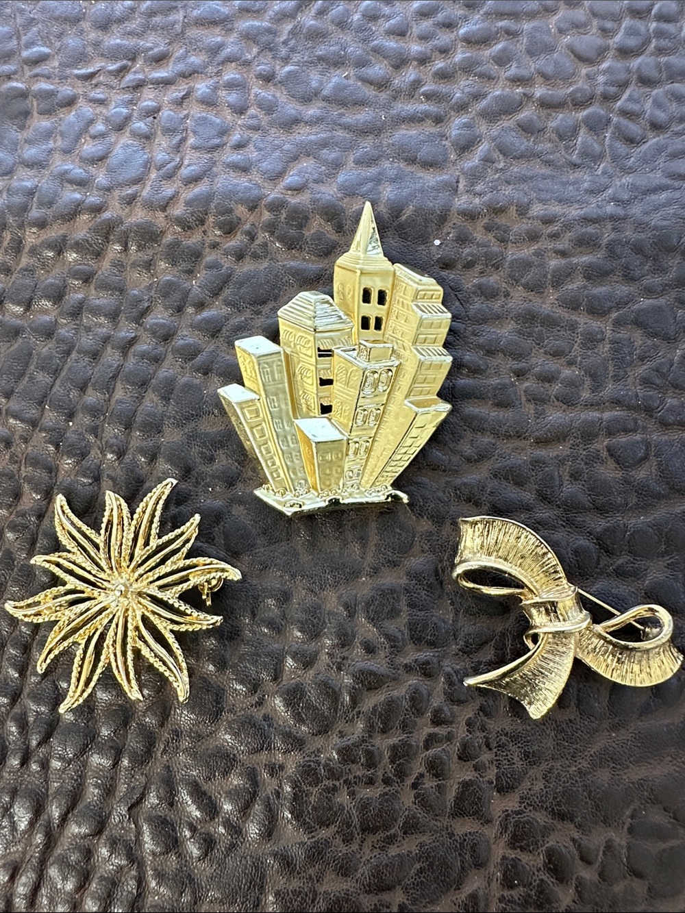 Vintage Gold tone Brooch lot 3